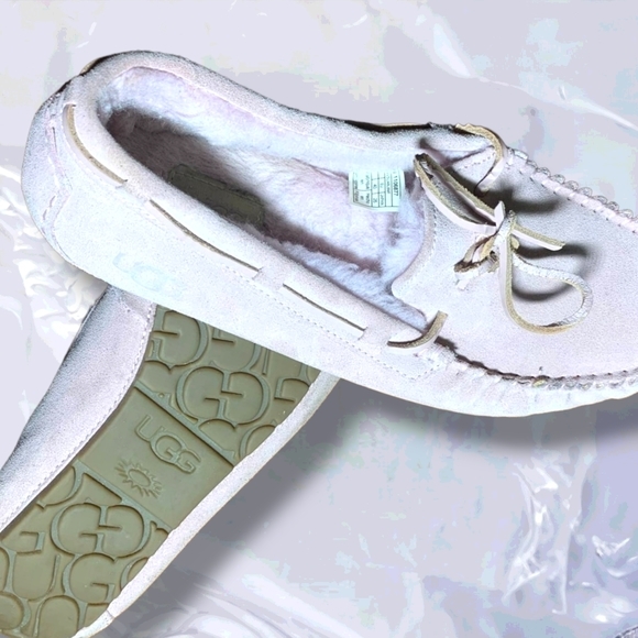 Ugg Women’s Dakota loafer based slipper - Picture 4 of 7